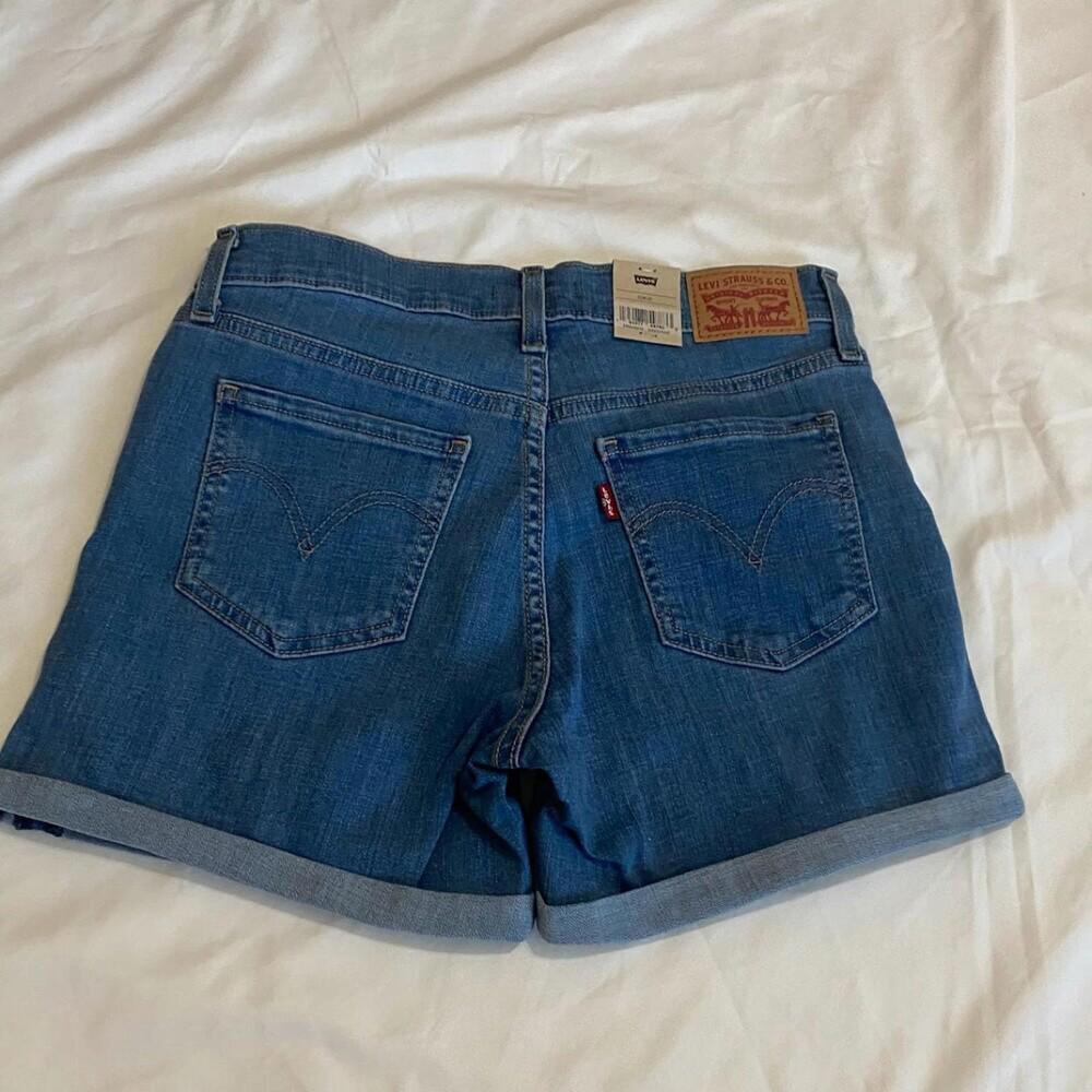 Levi's mid length shorts size 28 - Picture 3 of 4